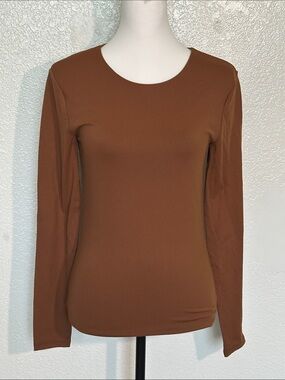nuuds Long-Sleeve Crewneck Top in Warm Brown